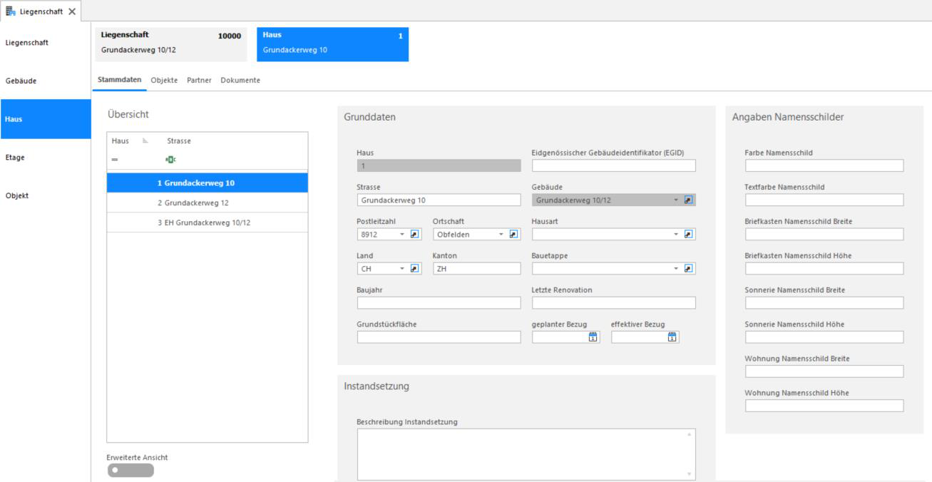 Screenshot: Haus-Stammdaten mit Übersicht, Grunddaten und Angaben für Namensschilder