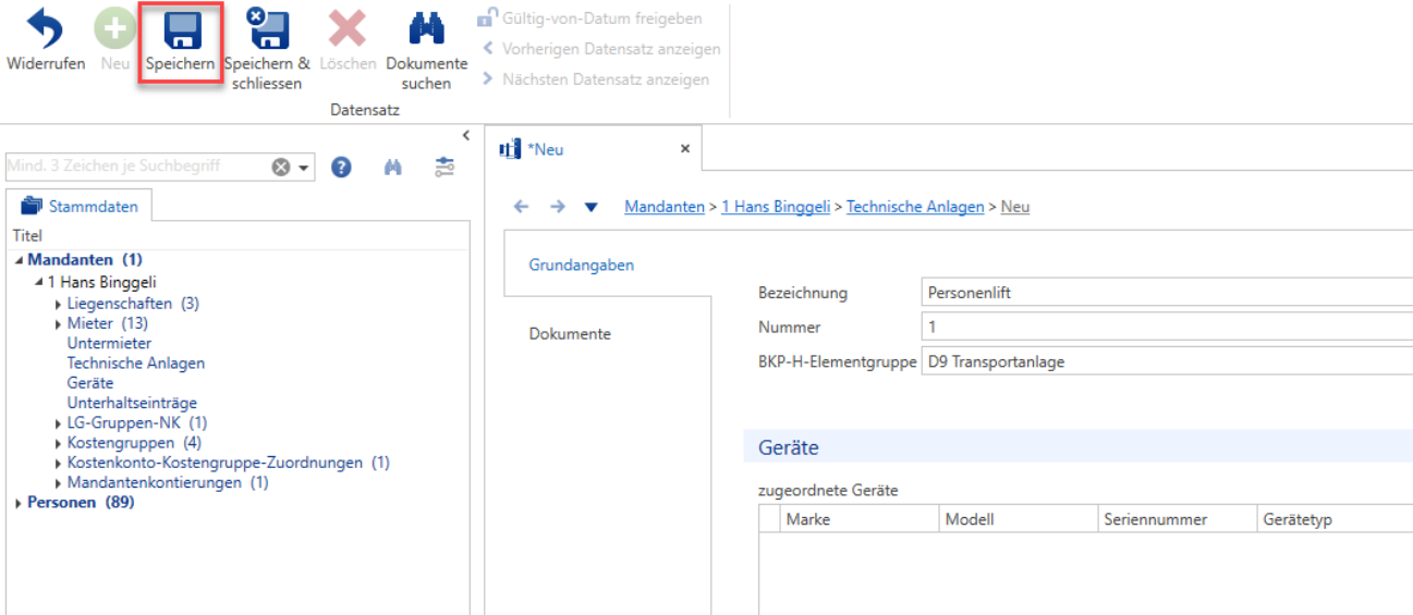 Dieselbe Anlage mit Elementgruppe «D9 Transportanlage»; unten der Block «Geräte» mit Marke, Modell, Seriennummer und Gerätetyp.