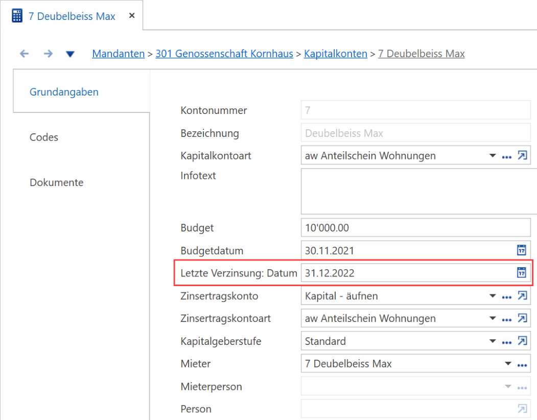Kapitalkonto, Grundangaben: rot umrandet das Feld «Letzte Verzinsung: Datum» mit dem nachgeführten Stichtag; daneben Kapitalkontoart, Budget, Budgetdatum, Zinsertragskonto und Kapitalgeberstufe.