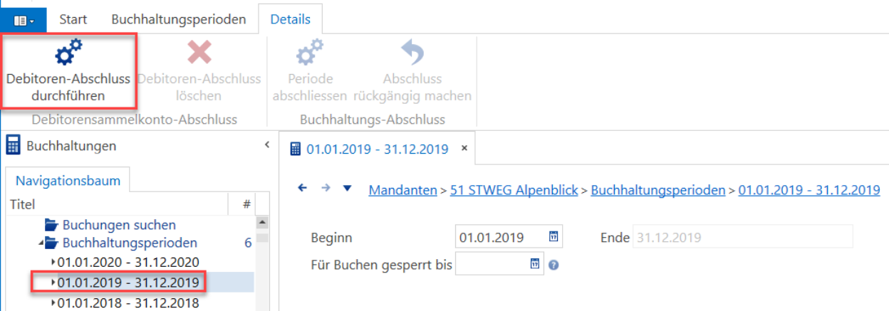 Ribbon «Details» mit rot markierter Schaltfläche «Debitoren-Abschluss durchführen» und der im Navigationsbaum gewählten Buchhaltungsperiode 01.01.2019 - 31.12.2019.