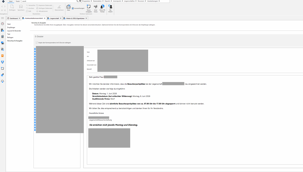 Kommunikationsassistent, Schritt Vorschau & Ausgabe: die Vorschau zeigt den vollständigen Brief mit Anrede, Hinweis auf die Besucherparkplätze, Verschiebedatum und Grussformel.