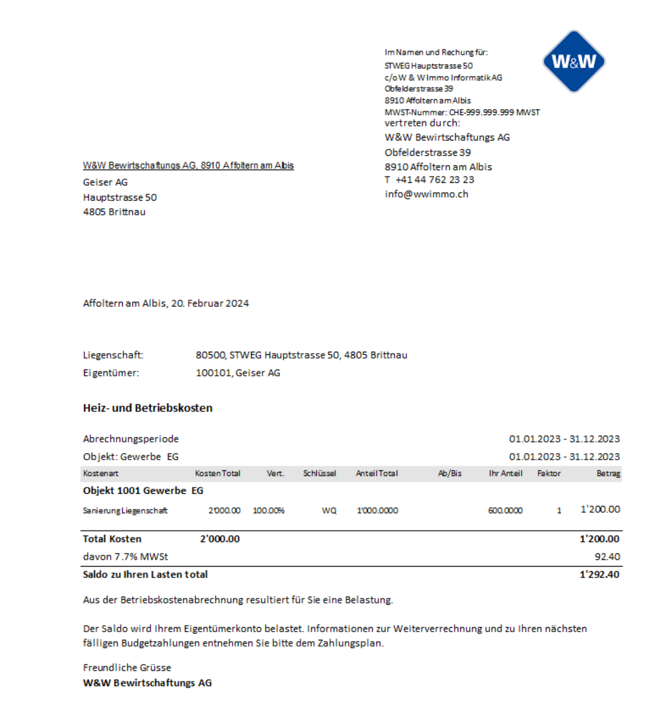 Abrechnungsbrief an einen Eigentümer «Im Namen und Rechnung für» die STWEG samt MWST-Nummer: je Kostenart Schlüssel WQ, Anteil und Betrag, darunter «Total Kosten», «davon 7.7 % MWSt» und der Saldo.
