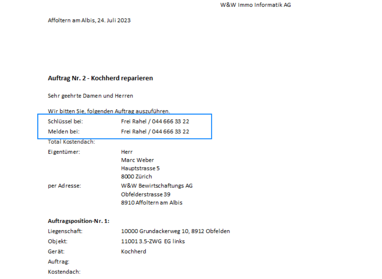 Gedruckter Auftrag: blau umrandet die beiden Zeilen «Schlüssel bei» und «Melden bei» mit Name und Telefonnummer der gewählten Person, darunter Eigentümer, Adresse und die Auftragsposition.