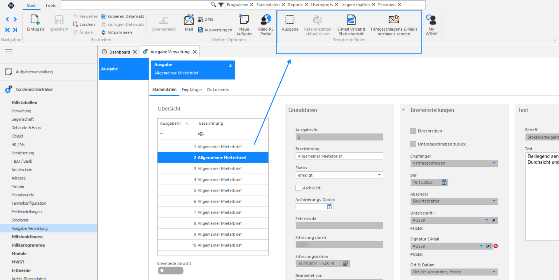 Kundenadministration / Hilfstabellen / Ausgabe Verwaltung, Register «Ausgabe»: im Menüband hervorgehoben «Ausgabe», «Referenzdaten aktualisieren», «E-Mail Versand Statusbericht» und «nochmals senden».