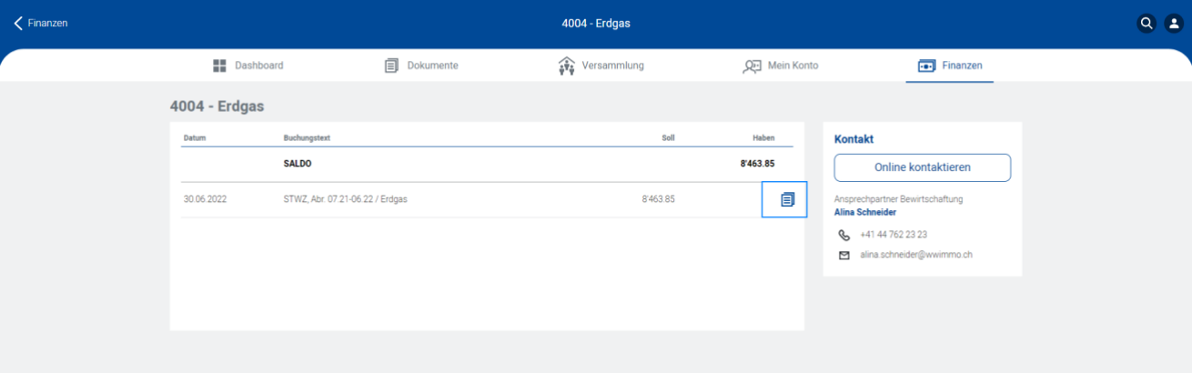 Einzelnes Konto «4004 Erdgas»: Saldo und darunter die Buchung mit Datum, Buchungstext und Soll; blau umrandet das Symbol, über das der hinterlegte Buchungsbeleg geöffnet wird.
